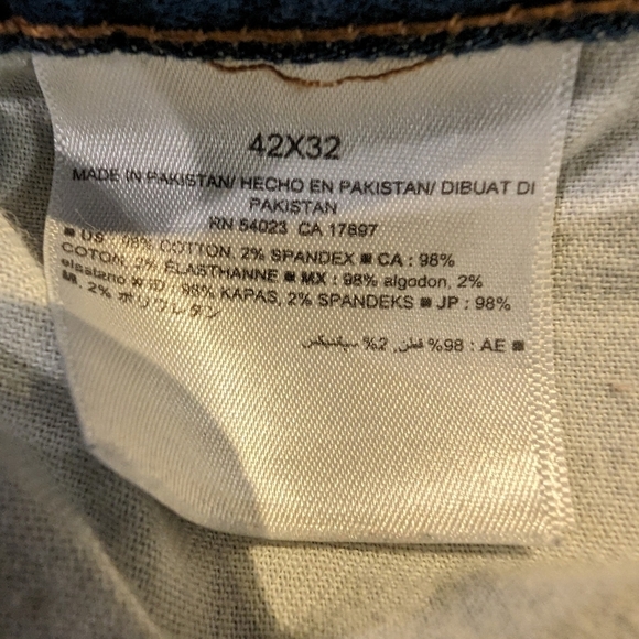 Old navy men's stain Resistant jeans size 42/32 - Picture 10 of 10